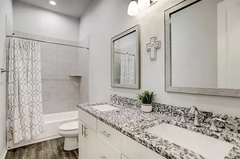 Bath - 4906 Paradigm Ln, Spring, TX 77379 photo 1 of 3