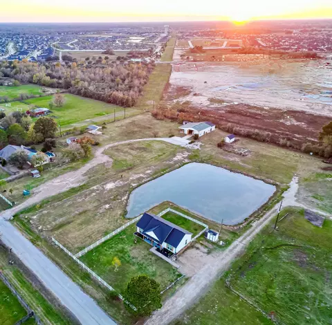 6702 S Mallard Dr, Fulshear, TX 77441