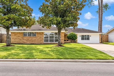 1037 Gardendale Dr, Houston, TX 77018