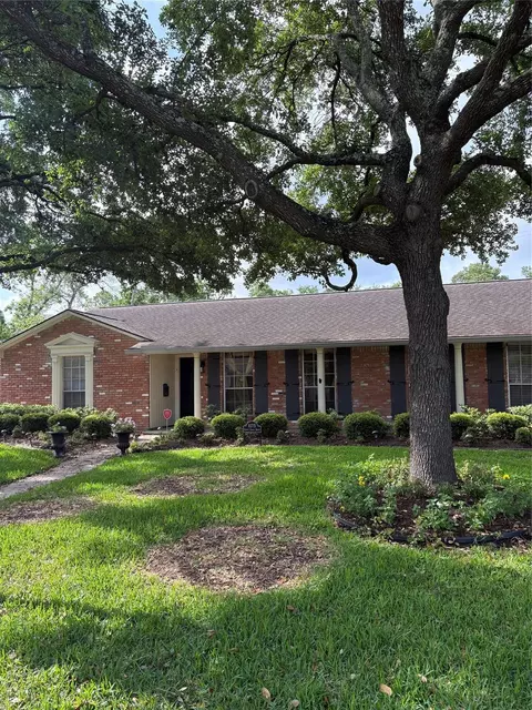 10715 Chevy Chase Dr, Houston, TX 77042