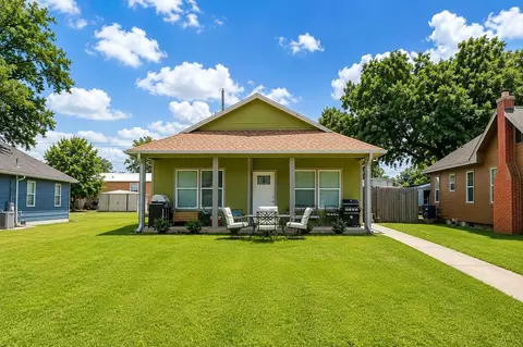 1020 10th St, Hempstead, TX 77445