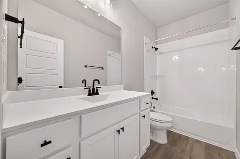 Bath - 1411 Terry Roberts Dr, Angleton, TX 77515 photo 3 of 7