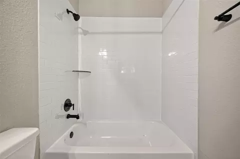 Bath - 1411 Terry Roberts Dr, Angleton, TX 77515 photo 4 of 7