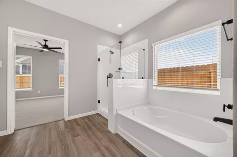 Bath - 1411 Terry Roberts Dr, Angleton, TX 77515 photo 7 of 7