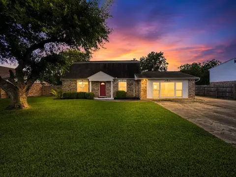 2323 37th Ave N, Texas City, TX 77590