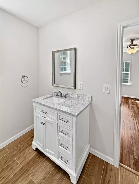 Bath - 5680 Fm 252, Jasper, TX 75951 photo 2 of 3