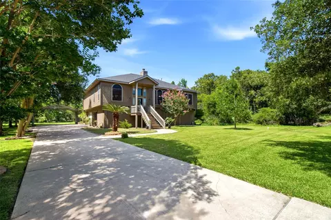 1106 W Forest Ave, Shoreacres, TX 77571