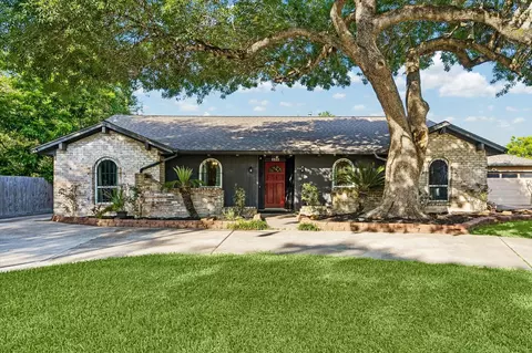 306 Lafayette Ln, League City, TX 77573