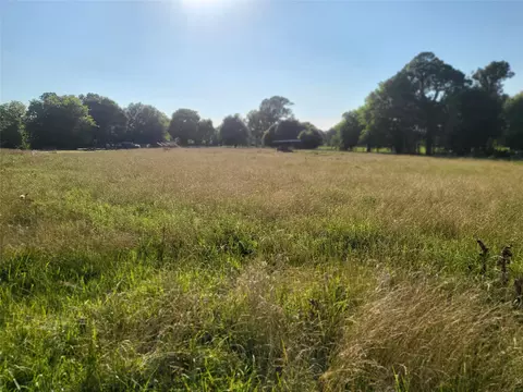 799 E Taylor Lake Cir, Livingston, TX 77351