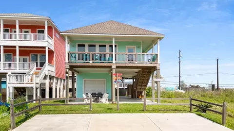 17514 Bristow Dr, Galveston, TX 77554