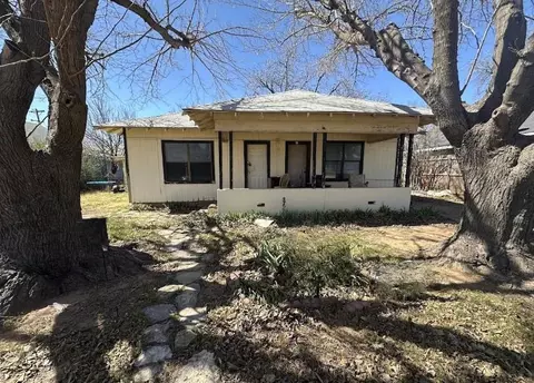 503 N Cedar St, Seymour, TX 76380
