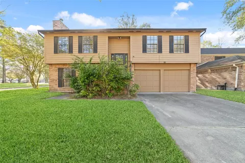 8426 Laurel Trails Dr, Houston, TX 77095