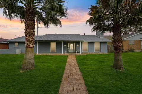 9 S Shore Dr, Galveston, TX 77551