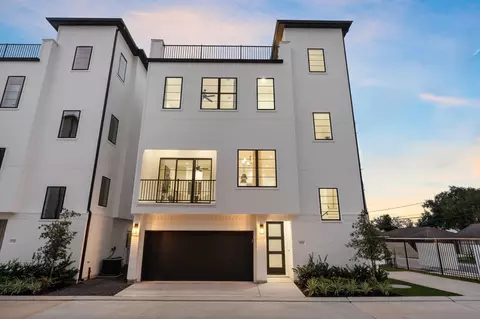 8702 Ojeman Villas Dr, Houston, TX 77055
