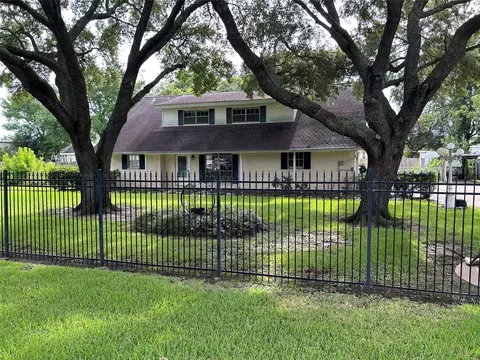 2534 Oleander Dr, Pasadena, TX 77503