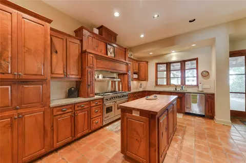 Kitchen - 21729 Fm 1887 Rd, Hempstead, TX 77445 photo 2 of 3