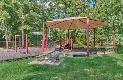 14 E Forest Ct, Conroe, TX 77384 photo 7