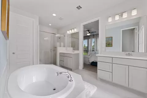 Bath - 13055 Soaring Forest Dr, Conroe, TX 77302 photo 2 of 4