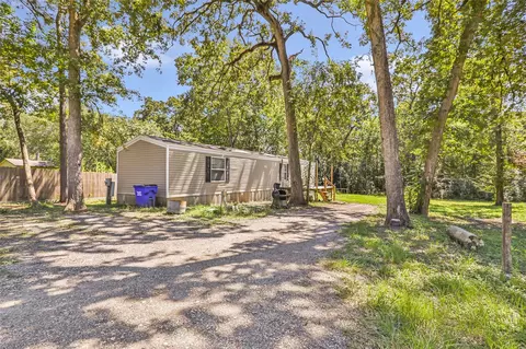 440 Petersburg Dr, Livingston, TX 77351