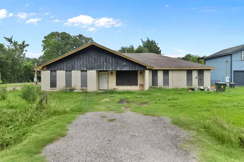 4717 17th St, Bacliff, TX 77518