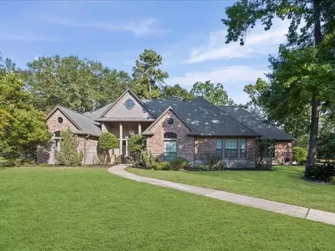 9226 Stratford Pl, Tomball, TX 77375