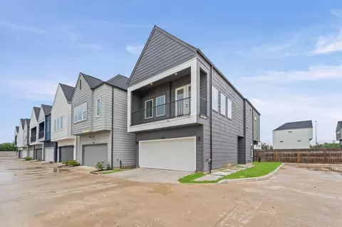 3002 Jensen Springs Ln, Houston, TX 77026