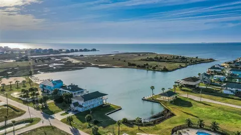 4027 Obra Dr, Galveston, TX 77554