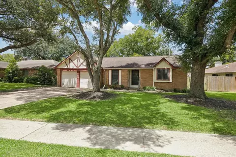 210 Brandywyne Dr, Friendswood, TX 77546