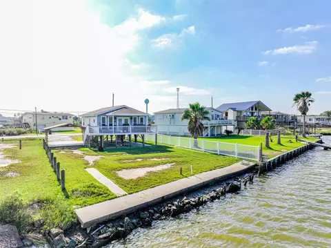 4622 Bayou Ln, Hitchcock, TX 77563