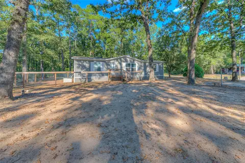 767 Windwood Dr, Livingston, TX 77351