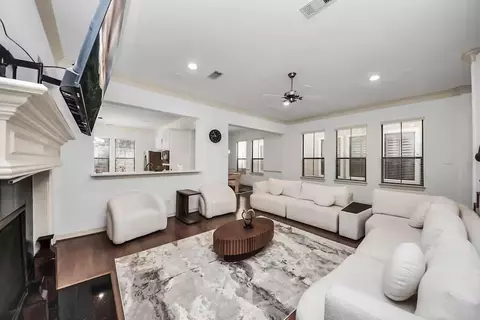 11631 Royal Oaks Vw, Houston, TX 77082