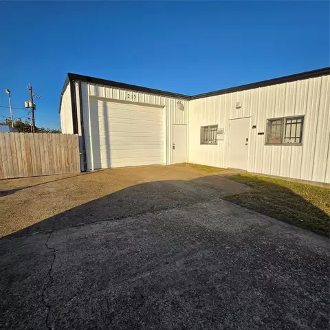 215 Fresa Rd, Pasadena, TX 77502