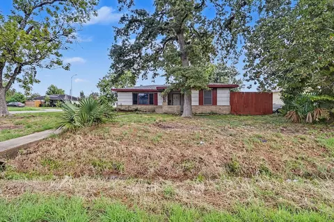 901 Westmont Dr, Houston, TX 77015