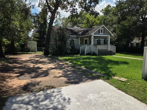 417 W Lewis St W, Conroe, TX 77301