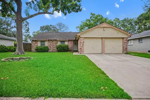 5127 Royal Pkwy, Friendswood, TX 77546