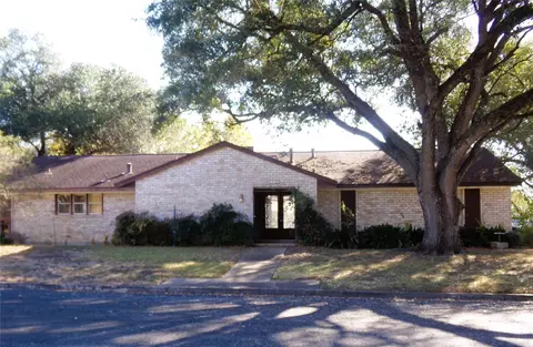 605 S Summit St, Weimar, TX 78962