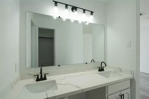 Bath - 6023 Knotty Post Ln, Spring, TX 77373 photo 6 of 8