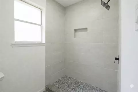 Bath - 6023 Knotty Post Ln, Spring, TX 77373 photo 8 of 8