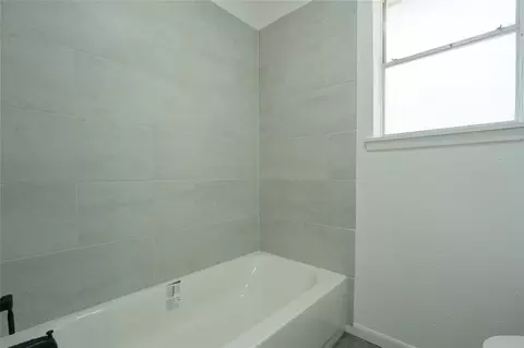 Bath - 6023 Knotty Post Ln, Spring, TX 77373 photo 3 of 8