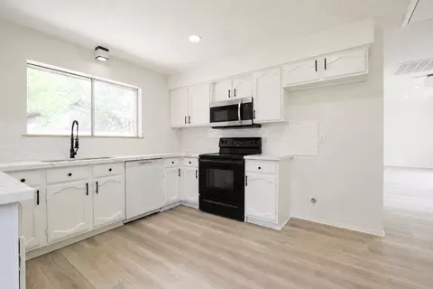 Kitchen - 6023 Knotty Post Ln, Spring, TX 77373 photo 1 of 2