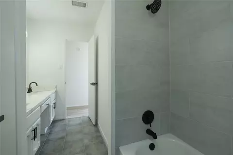 Bath - 6023 Knotty Post Ln, Spring, TX 77373 photo 2 of 8