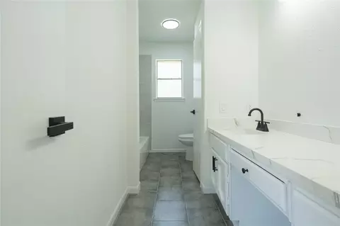 Bath - 6023 Knotty Post Ln, Spring, TX 77373 photo 4 of 8