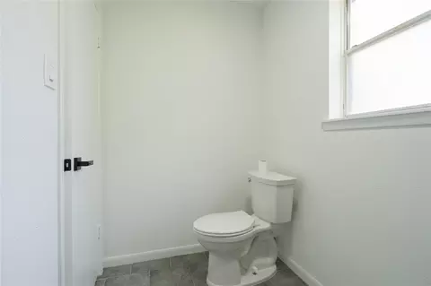 Bath - 6023 Knotty Post Ln, Spring, TX 77373 photo 7 of 8