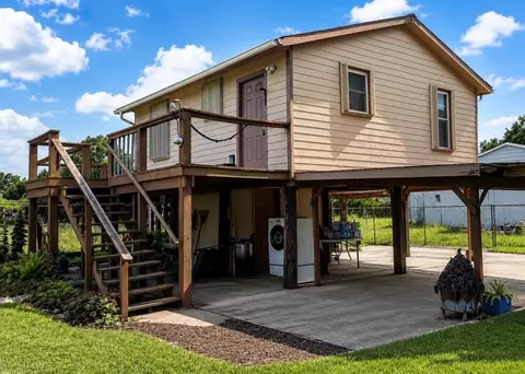 127 Lone Oak, Anahuac, TX 77514