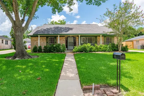 1115 Newport Blvd, League City, TX 77573