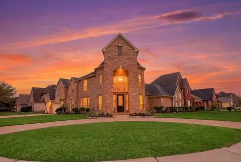 1711 Forestlake Dr, Sugar Land, TX 77479