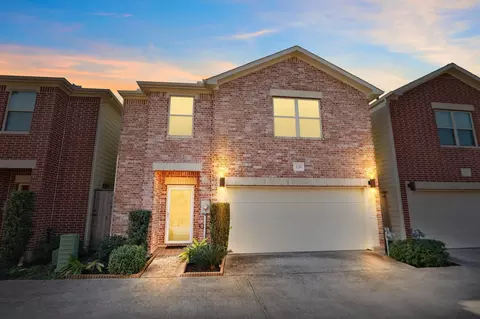 3739 Main Poplar Dr, Houston, TX 77025