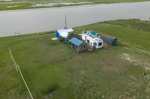 983 Canal Dr, Sargent, TX 77414