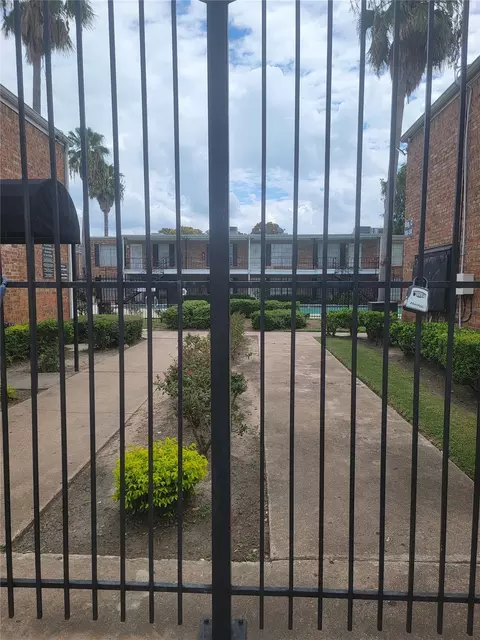 6305 Westward St #126, Houston, TX 77081