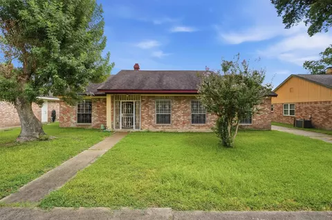 12126 Pine Knoll Dr, Houston, TX 77099